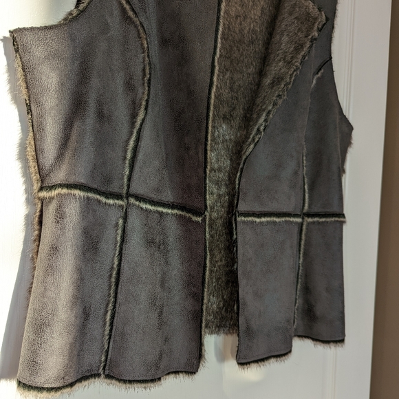 Faux Suede & Fur Vest, Pieced Construction, Chest Pit to Pit Lying Flat 22" - Picture 3 of 9